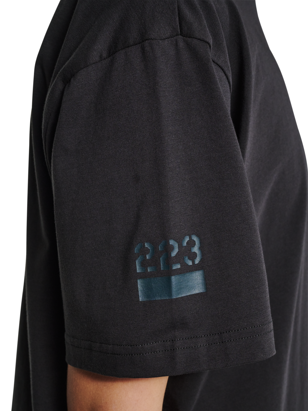 HALO GRAPHIC T-SHIRT, RAVEN, model