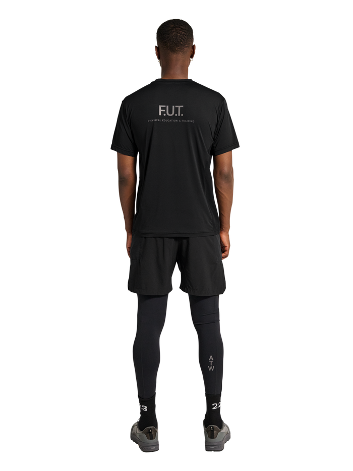 HALO SCOUT SS T-SHIRT, BLACK, model