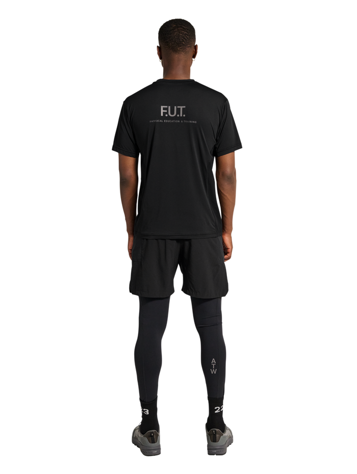 HALO SCOUT SS T-SHIRT, BLACK, model