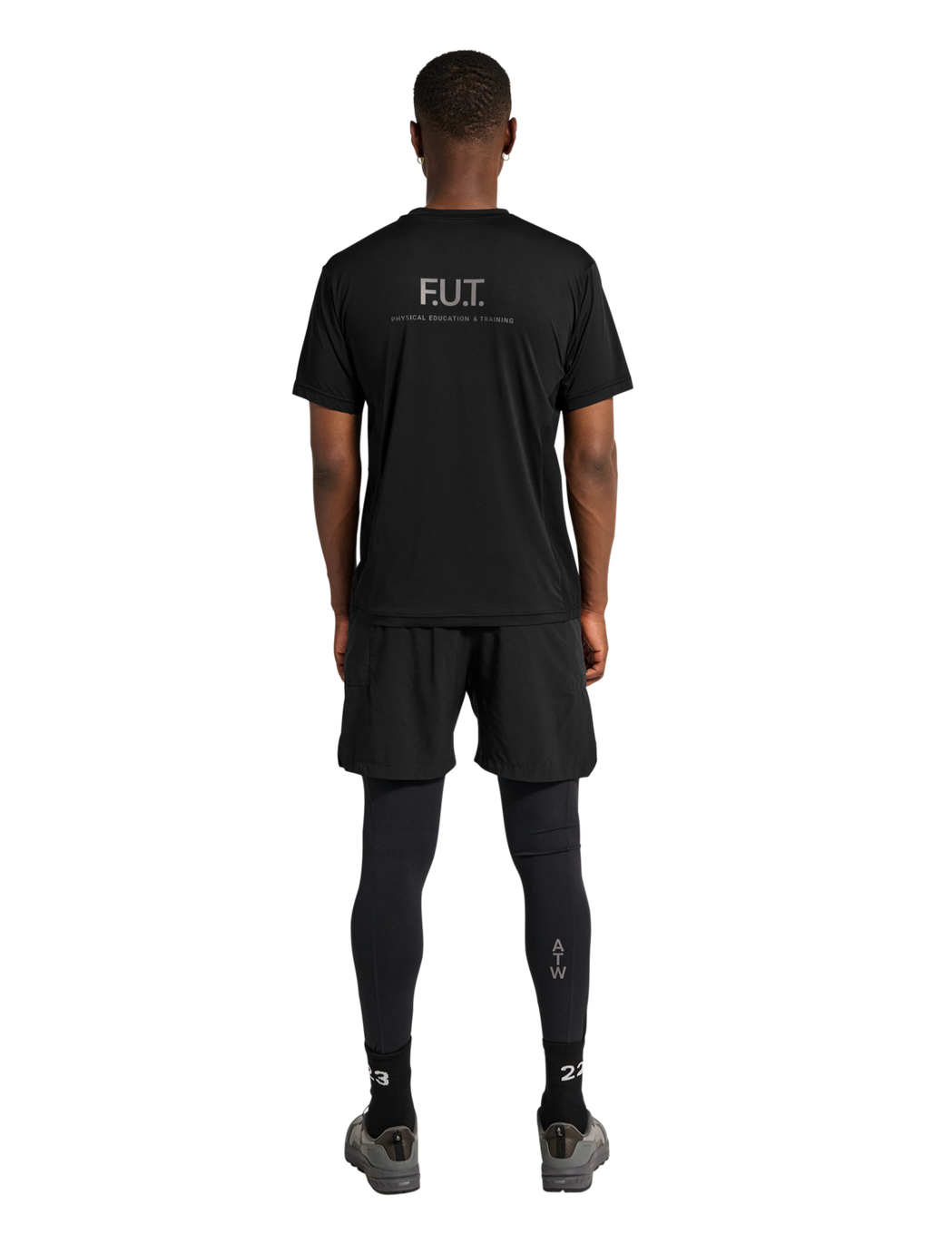 HALO SCOUT SS T-SHIRT, BLACK, model