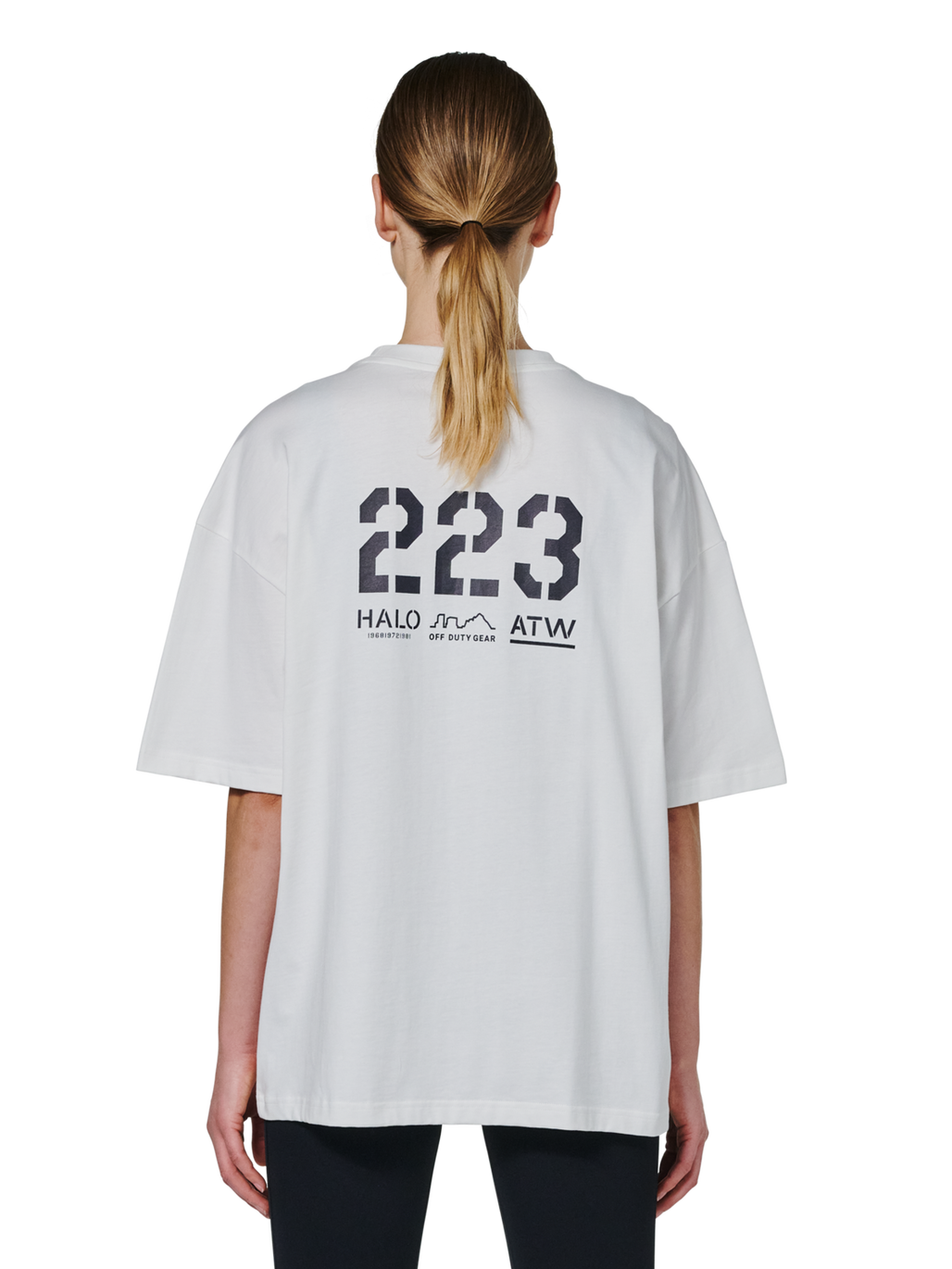 HALO GRAPHIC BOXY T-SHIRT, MARSHMALLOW/DEEP WELL, model