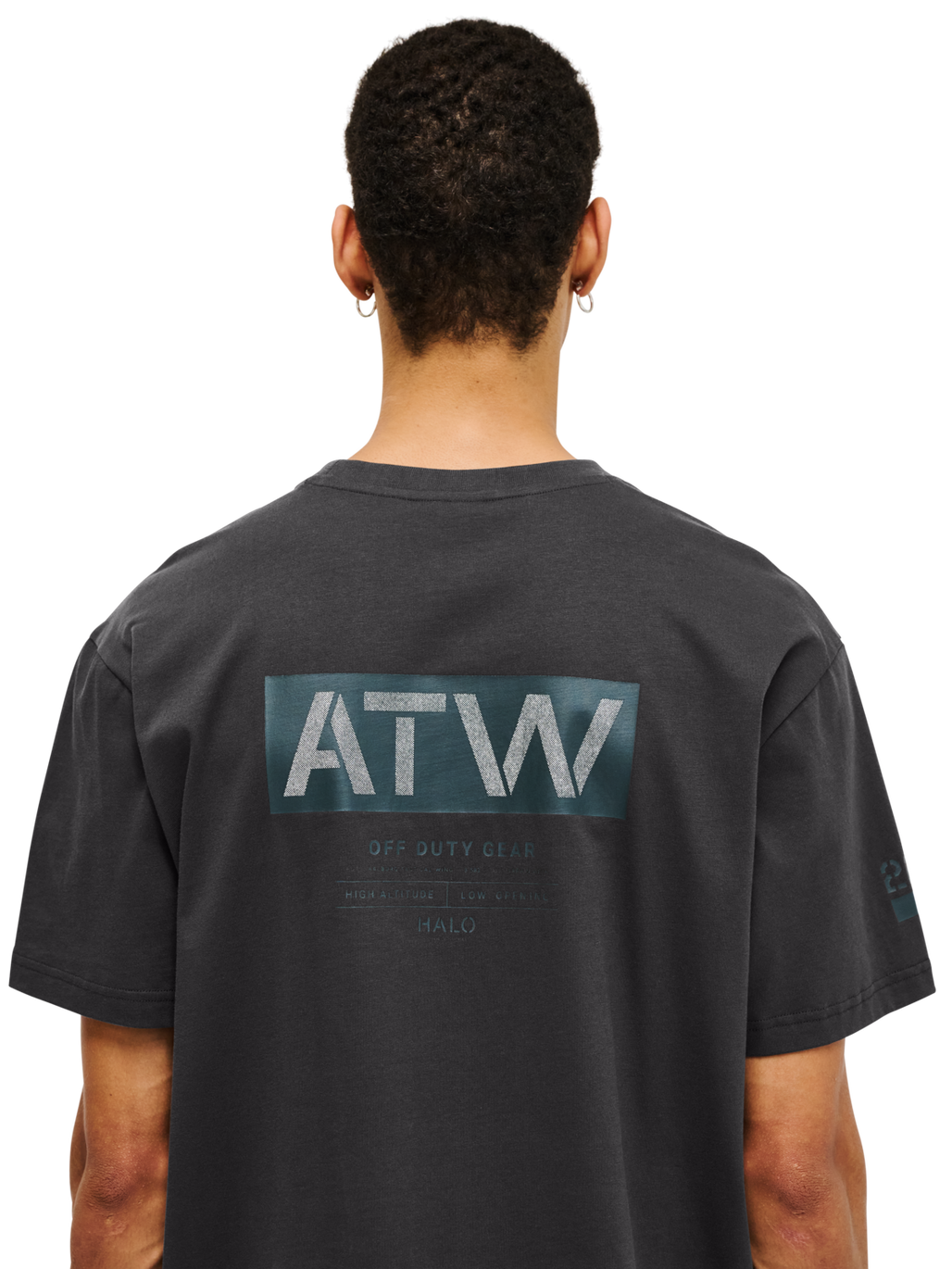 HALO GRAPHIC T-SHIRT, RAVEN, model