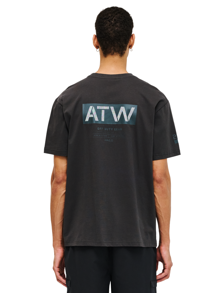 HALO GRAPHIC T-SHIRT, RAVEN, model