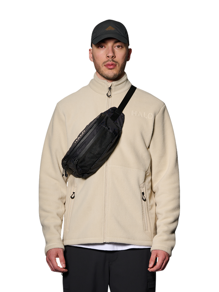 HALO CROSSBODY BAG, BLACK, model