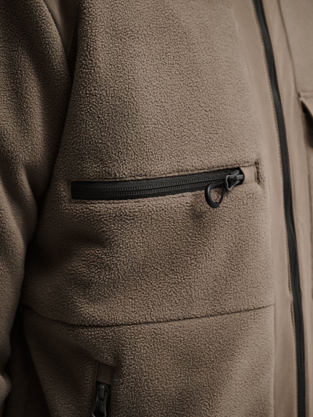 HALO PANELED FLEECE JACKET, CHOCOLATE CHIP, model