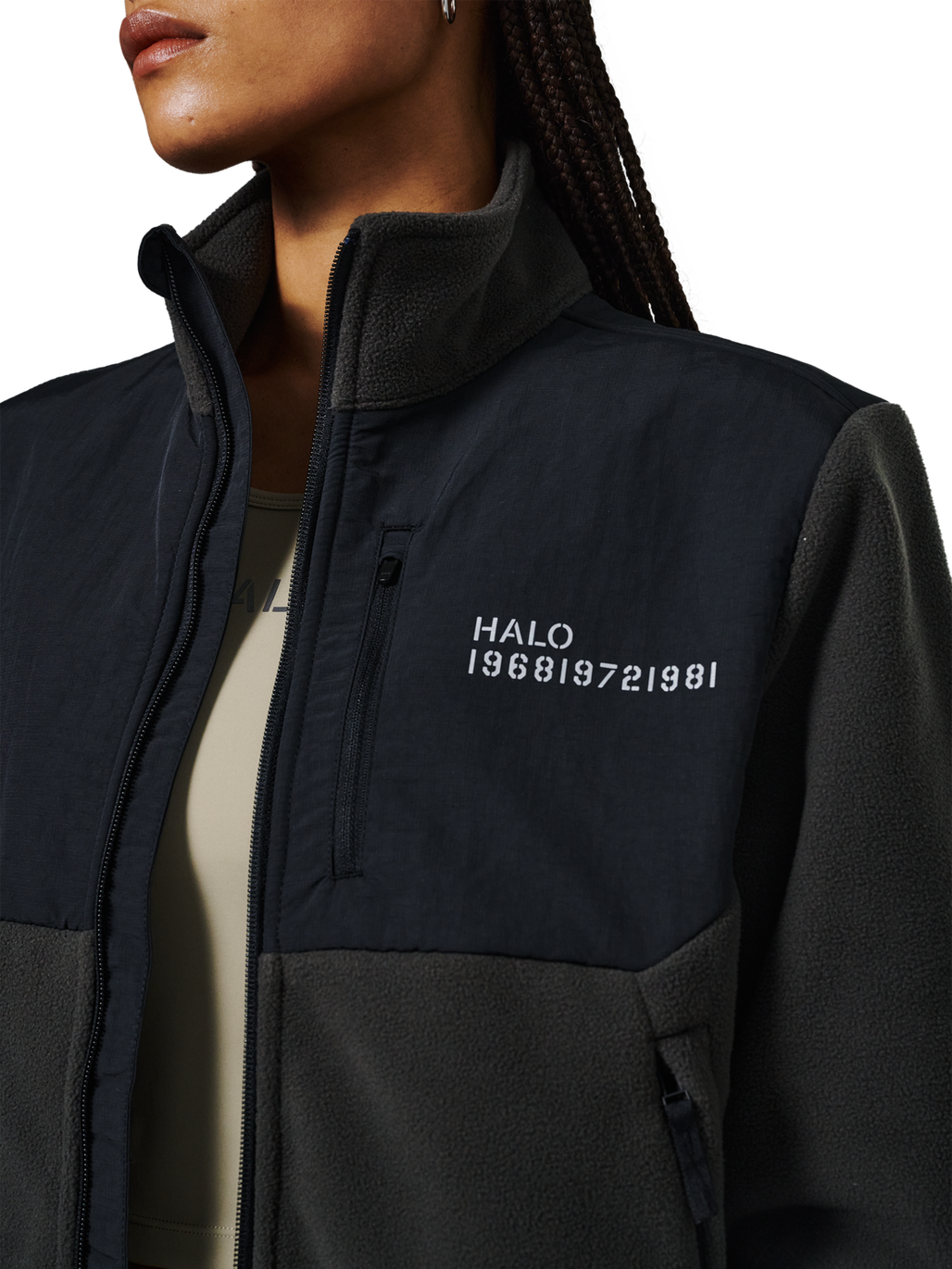 HALO BLOCKED ZIP FLEECE, RAVEN, model