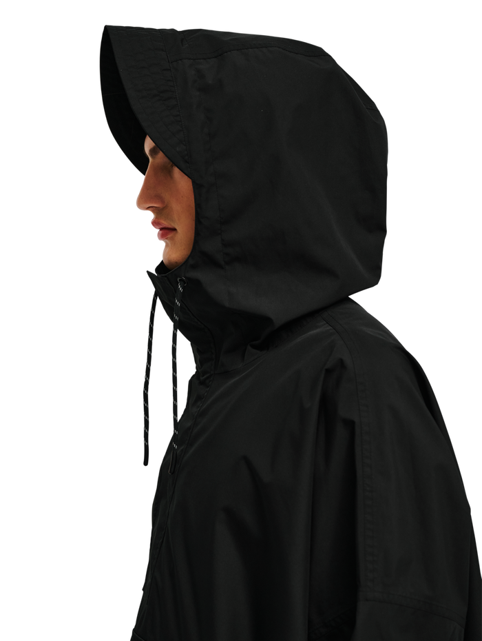 HALO RAINCOVER, BLACK, model