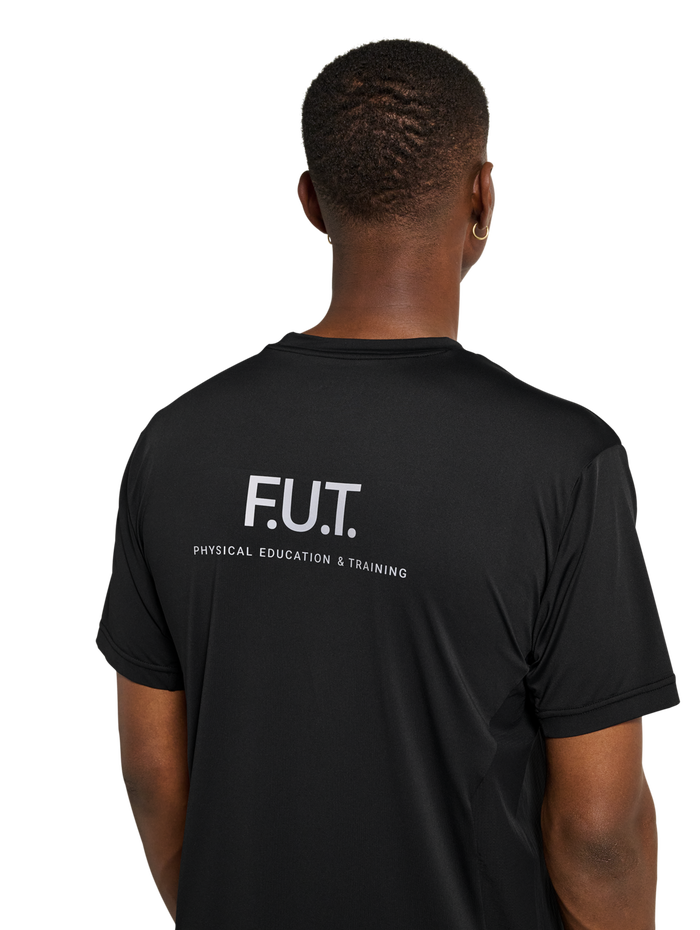 HALO SCOUT SS T-SHIRT, BLACK, model