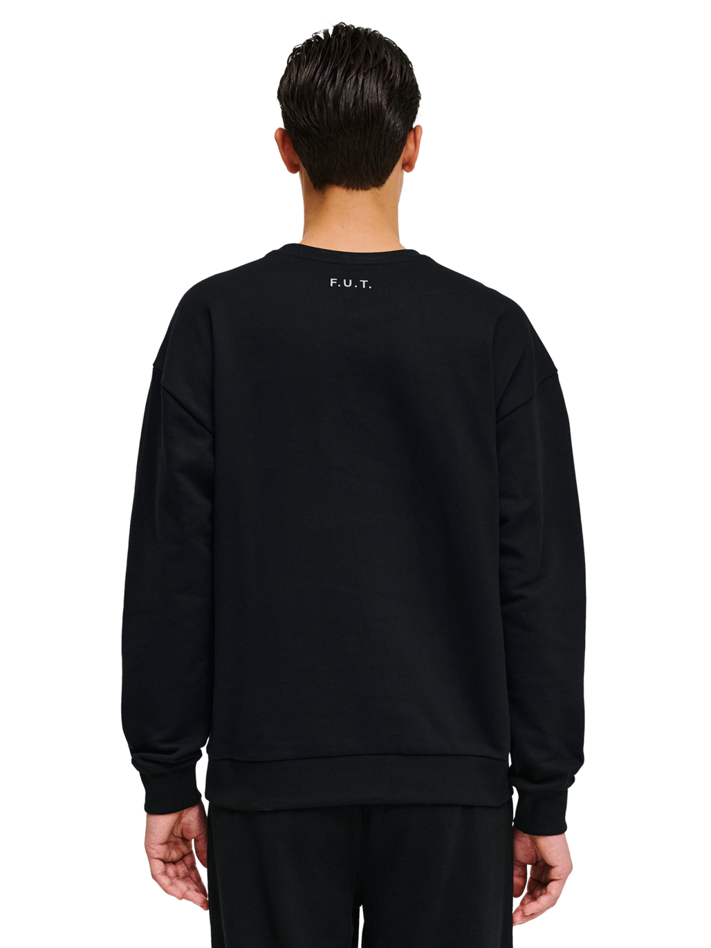 HALO ESSENTIAL CREW, BLACK, model