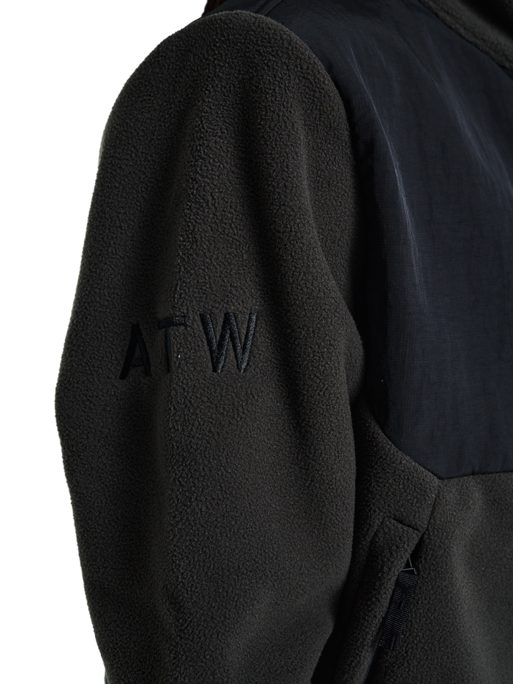 HALO BLOCKED ZIP FLEECE, RAVEN, model