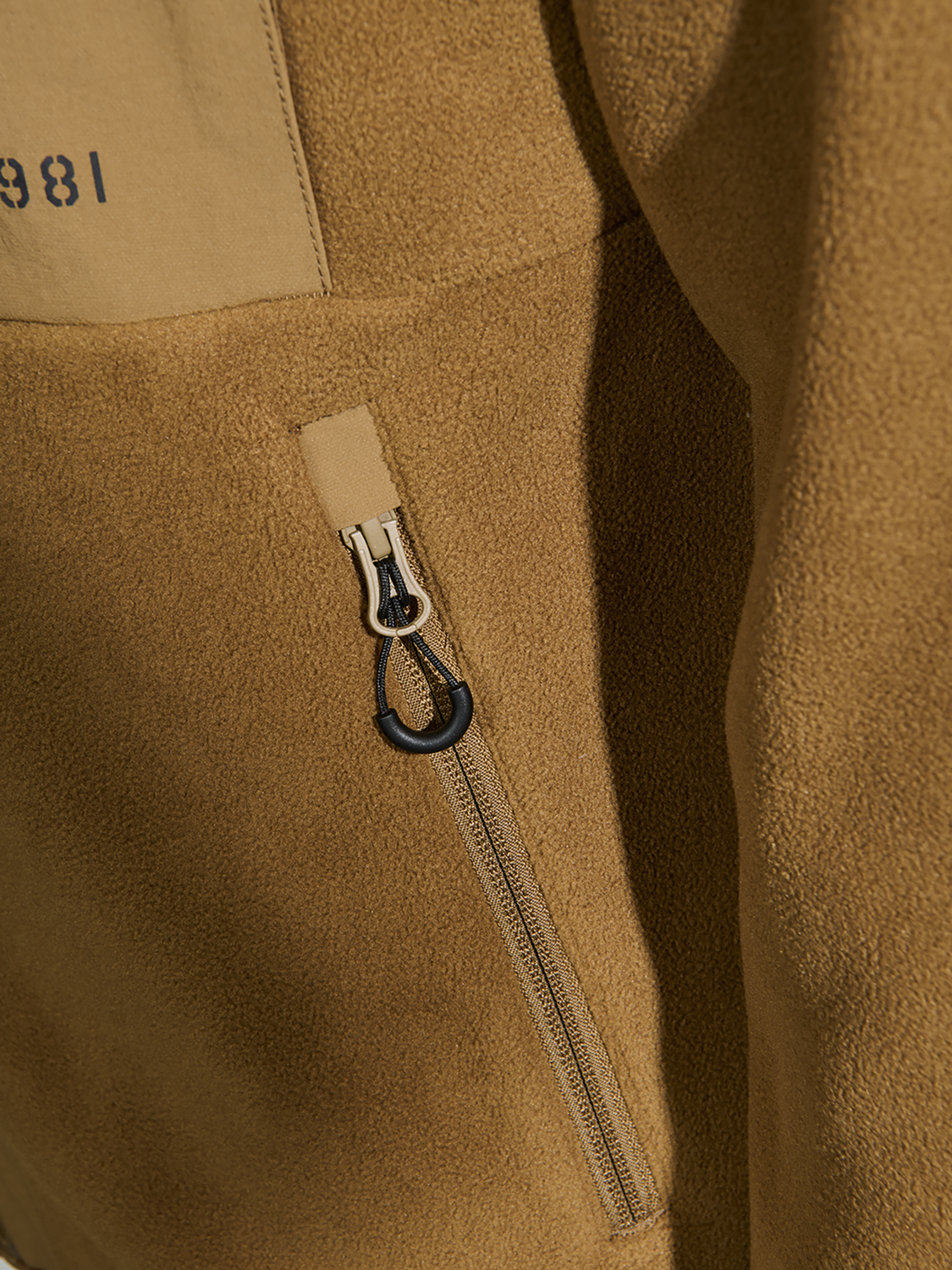 HALO PANELED FLEECE JACKET, KANGAROO, packshot