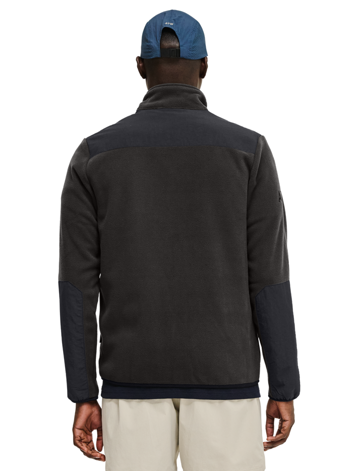 HALO BLOCKED ZIP FLEECE, RAVEN, model