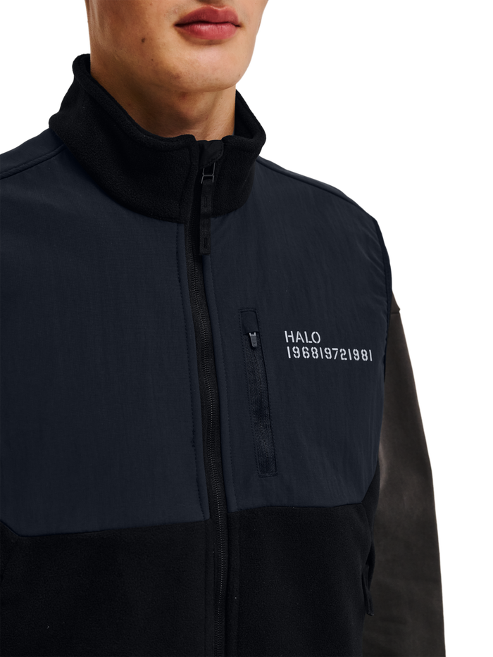 HALO BLOCKED FLEECE VEST, BLACK, model