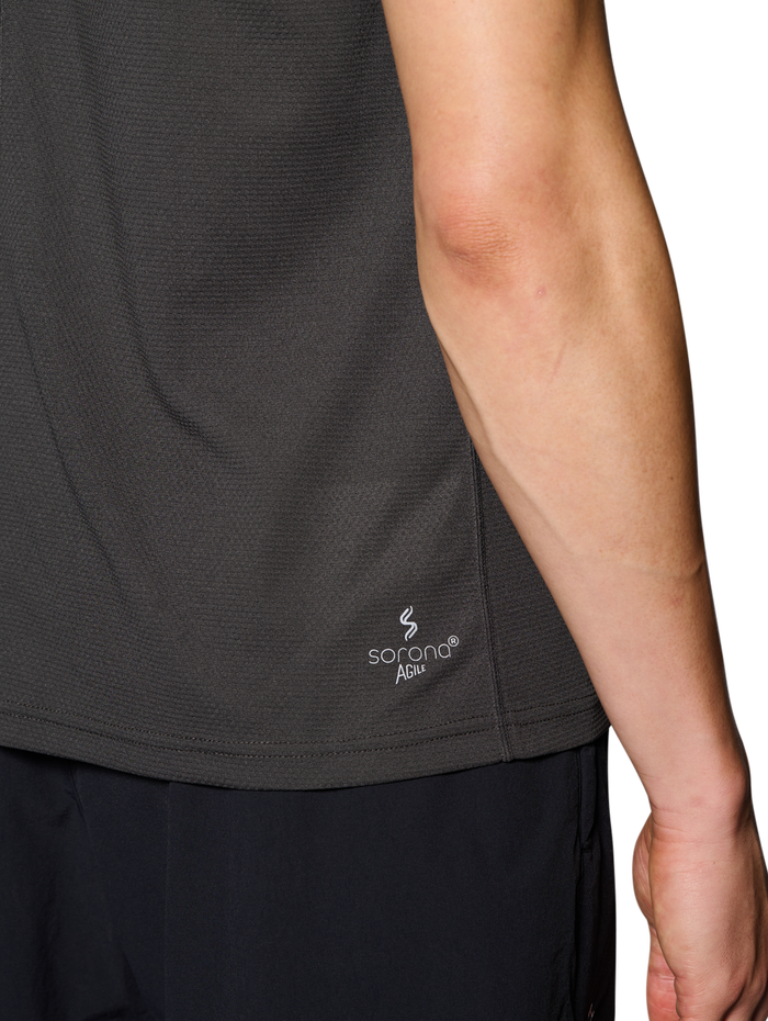 HALO SORONA T-SHIRT, RAVEN, model