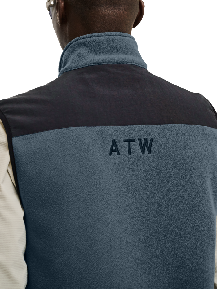 HALO BLOCKED FLEECE VEST, DARK SLATE, model