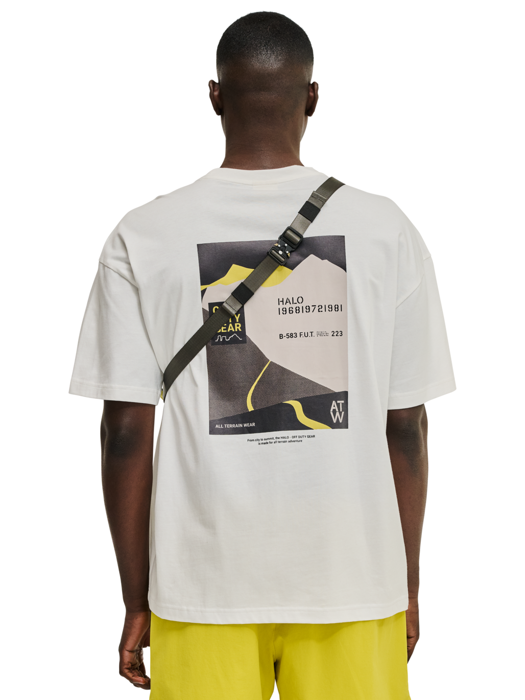 HALO CROSSBODY BAG, WARM OLIVE, model