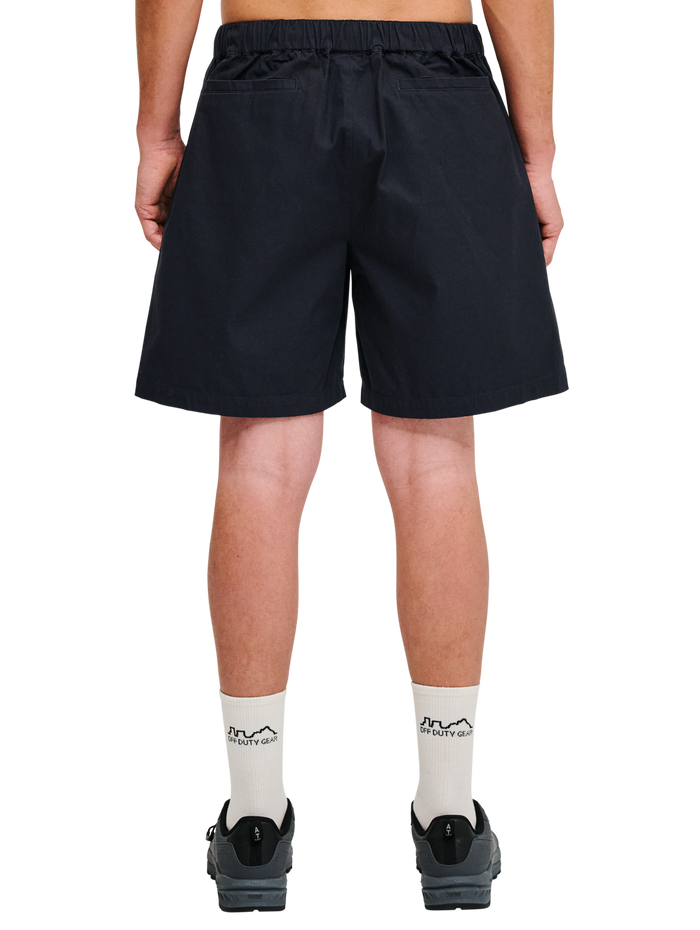 HALO COMMAND SHORTS, BLACK, model