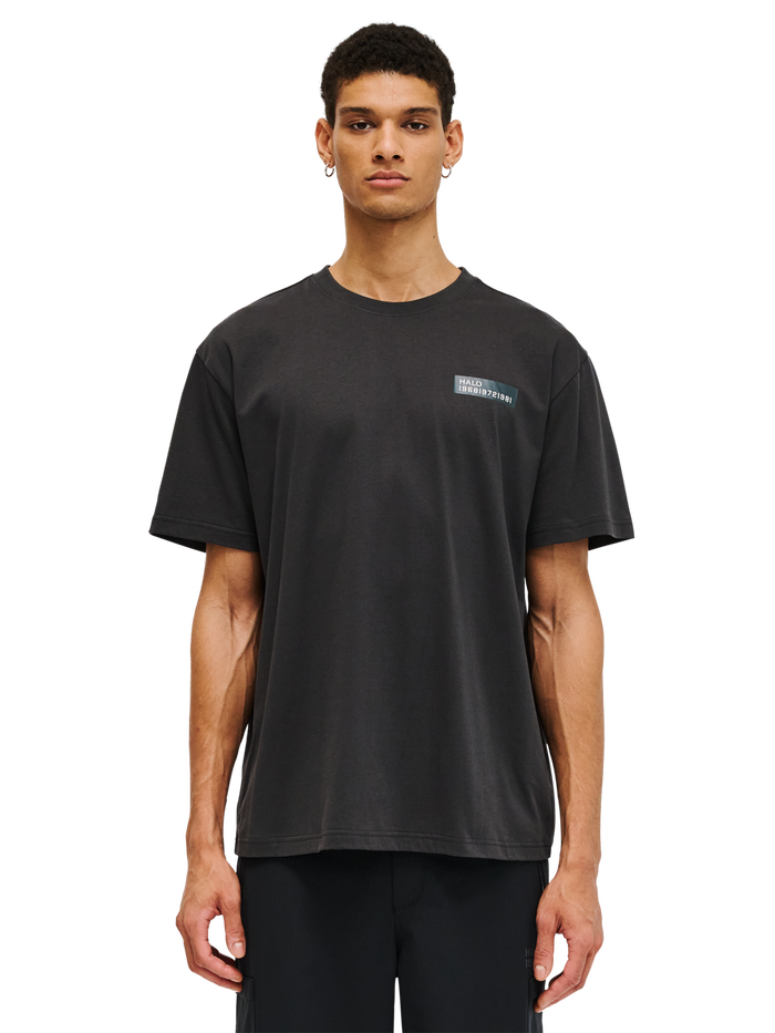 HALO GRAPHIC T-SHIRT, RAVEN, model