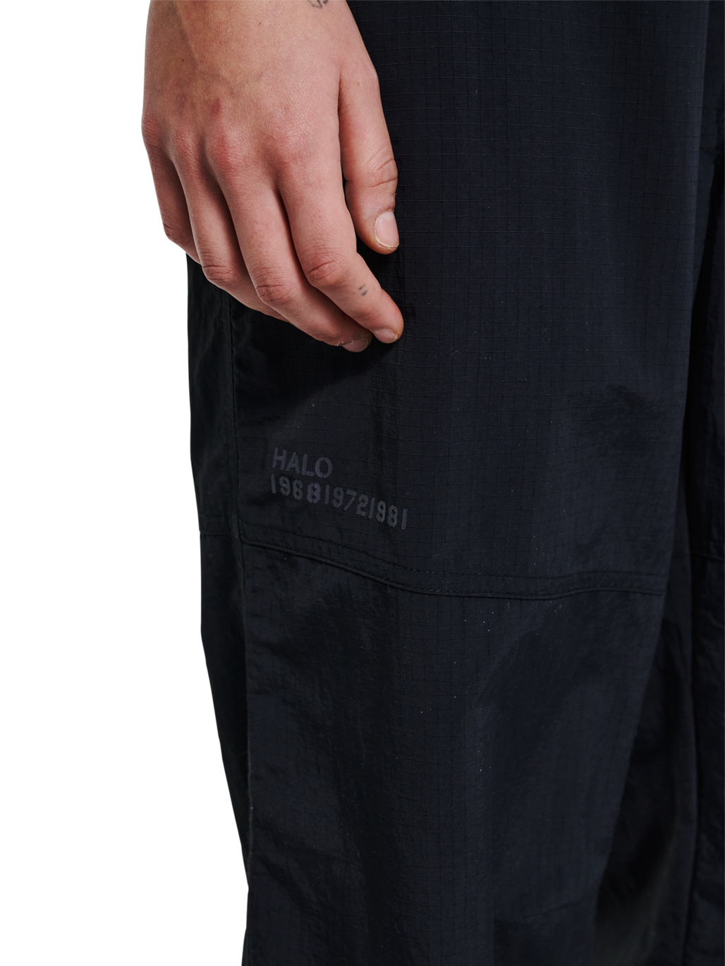 HALO ASSET PANTS, BLACK, model