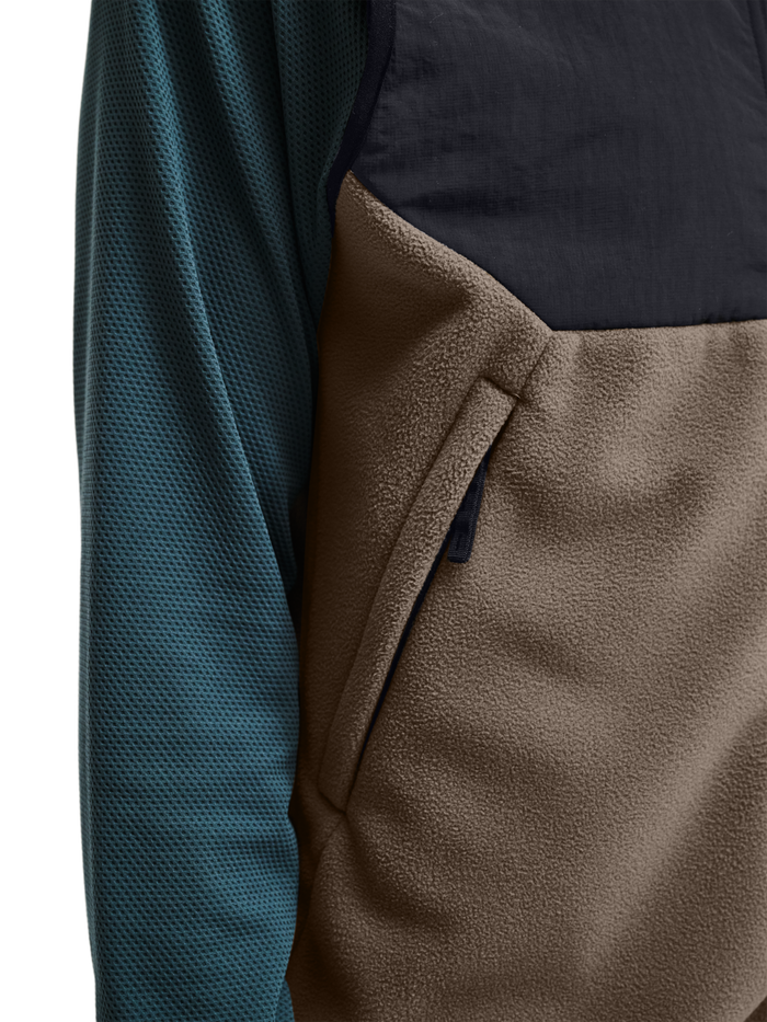 HALO BLOCKED FLEECE VEST, CHOCOLATE CHIP, model