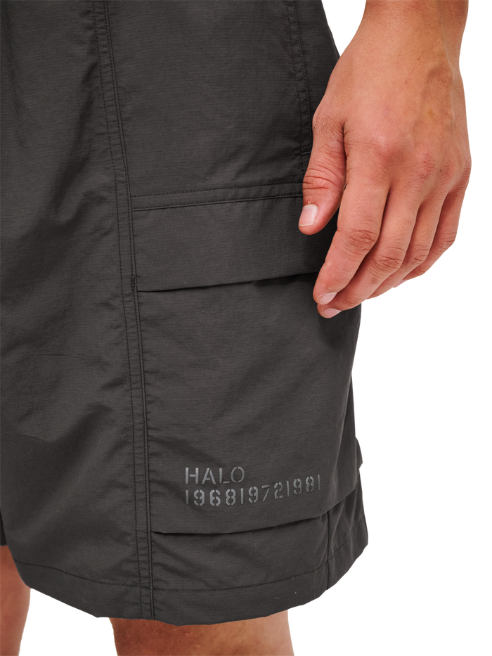 HALO RANGER SHORTS, RAVEN, model