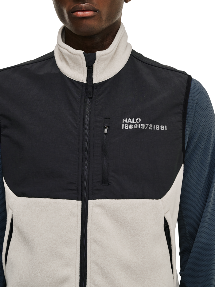 HALO BLOCKED FLEECE VEST, SILVER LINING, model