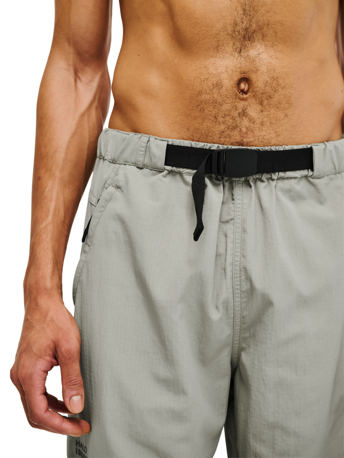 HALO ASSET PANTS, SENECA ROCK, model