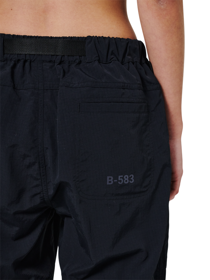 HALO ASSET PANTS, BLACK, model