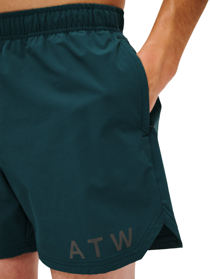 HALO SHORTS, BOTANICAL GARDEN, model