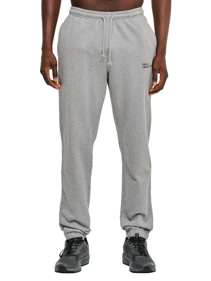 HALO ESSENTIAL SWEATPANTS, GREY MELANGE, model