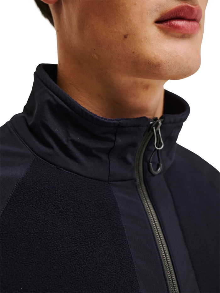 HALO PANELED FLEECE JACKET, DEEP WELL, model