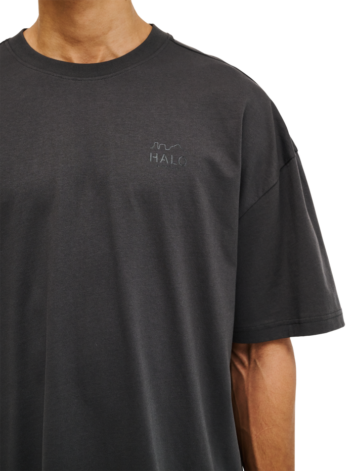 HALO GRAPHIC BOXY T-SHIRT, RAVEN, model