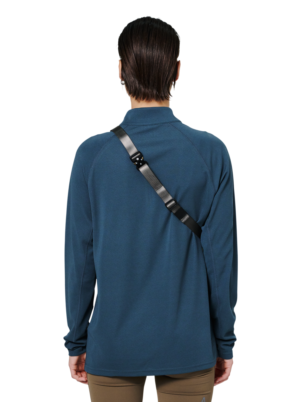 HALO CROSSBODY BAG, WARM OLIVE, model