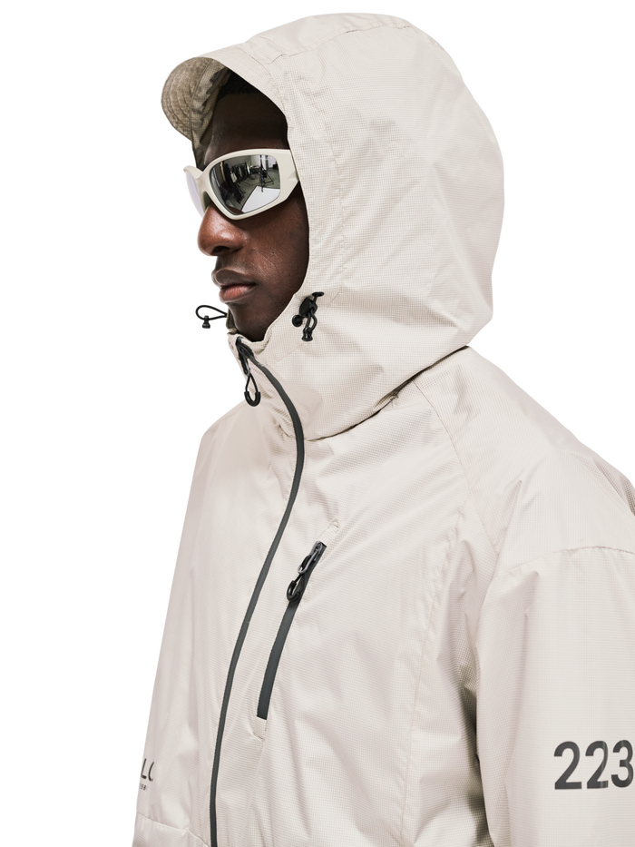 HALO DEFENSE ANORAK, SILVER LINING, model