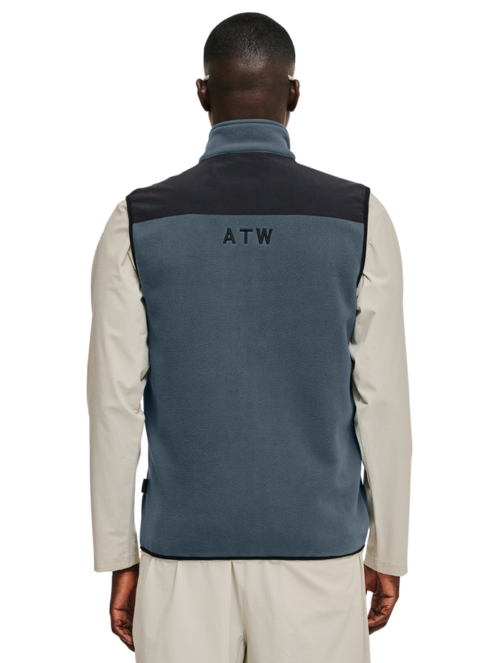 HALO BLOCKED FLEECE VEST, DARK SLATE, model