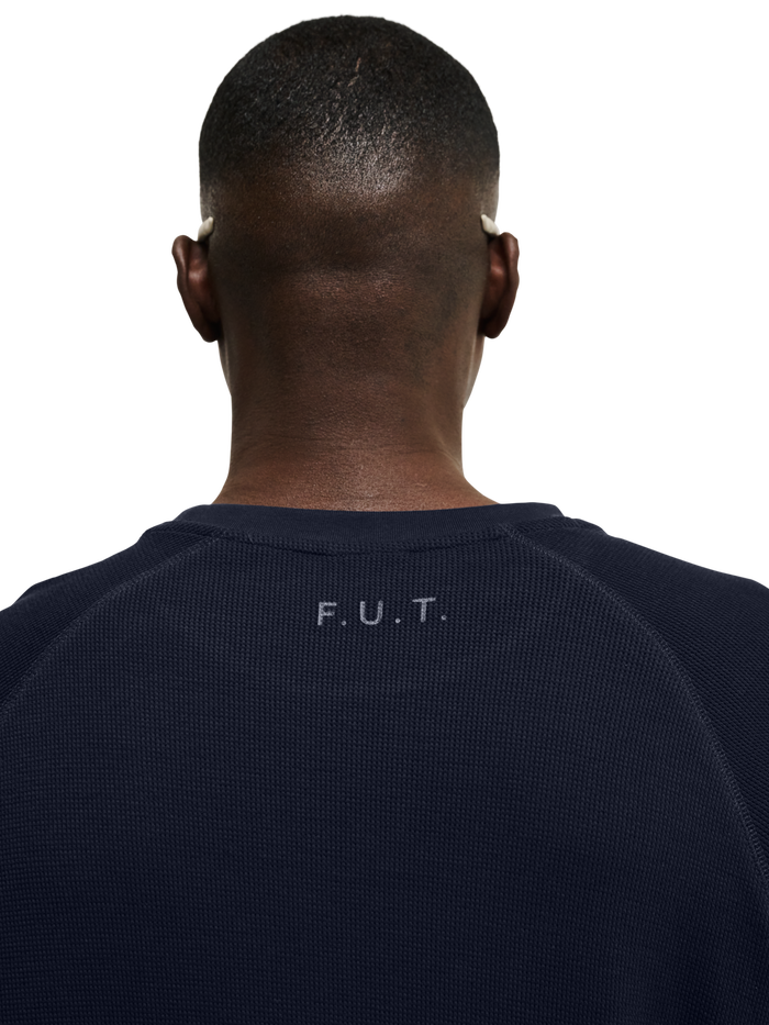 HALO SKYHOOK T-SHIRT, DEEP WELL, model