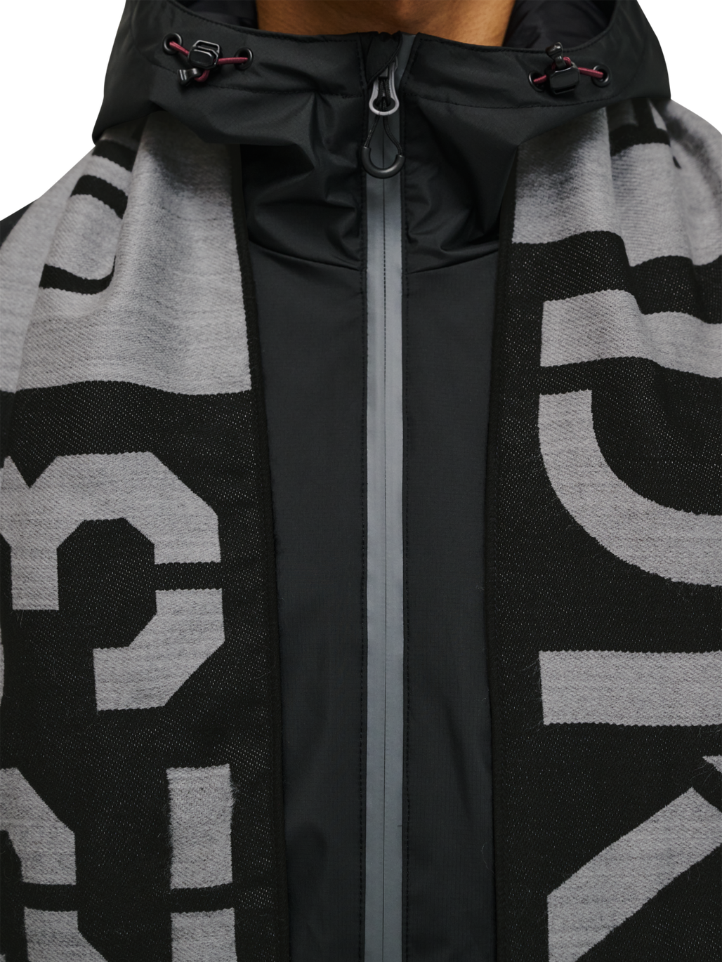 HALO DBU FAN SCARF, BLACK, model