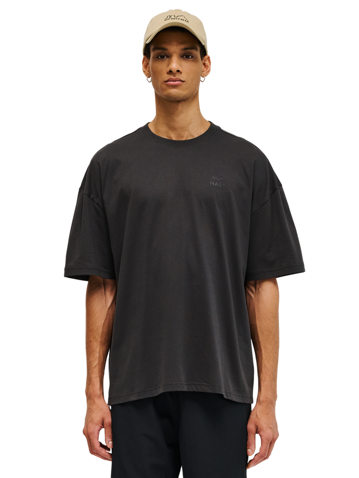HALO GRAPHIC BOXY T-SHIRT, RAVEN, model