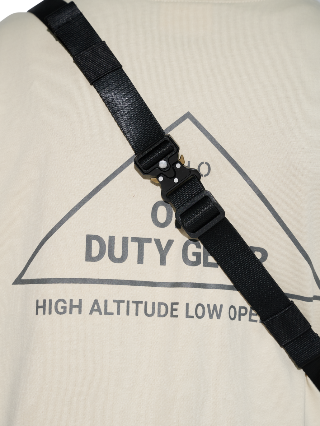 HALO CROSSBODY BAG, BLUE NIGHTS, model