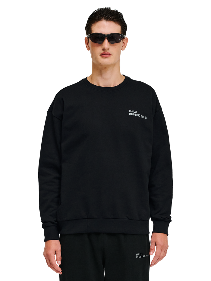 HALO ESSENTIAL CREW, BLACK, model