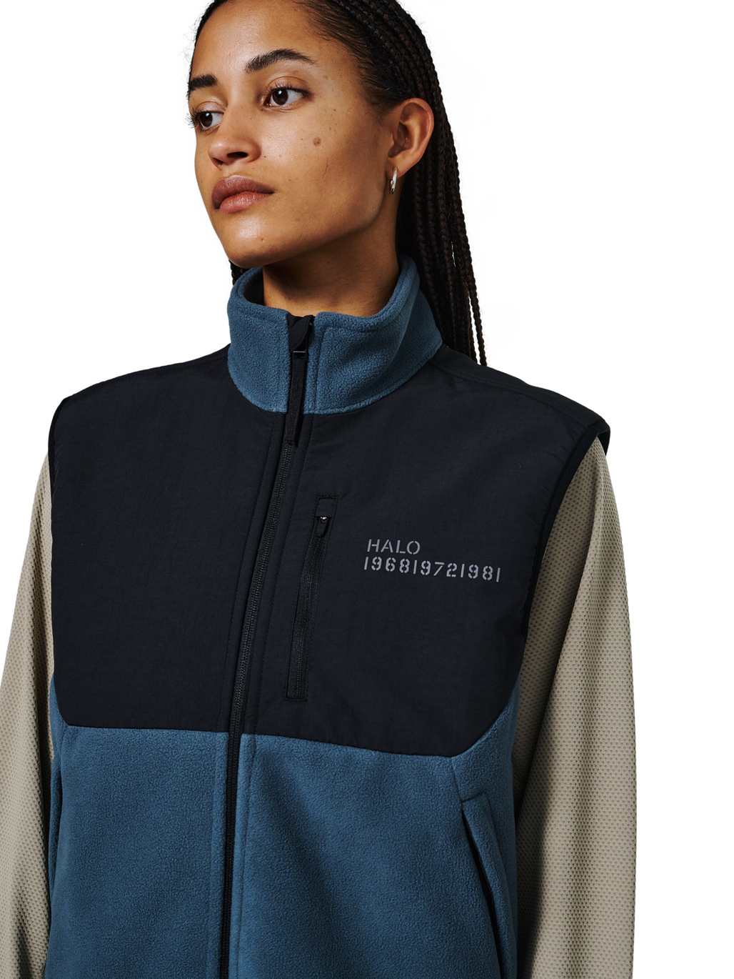 HALO BLOCKED FLEECE VEST, DARK SLATE, model
