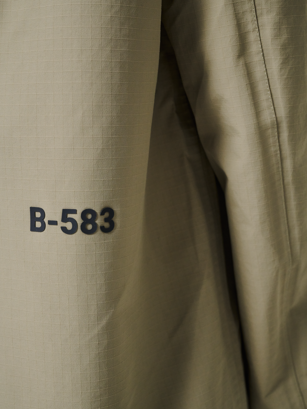 HALO ASSET JACKET, SENECA ROCK, model